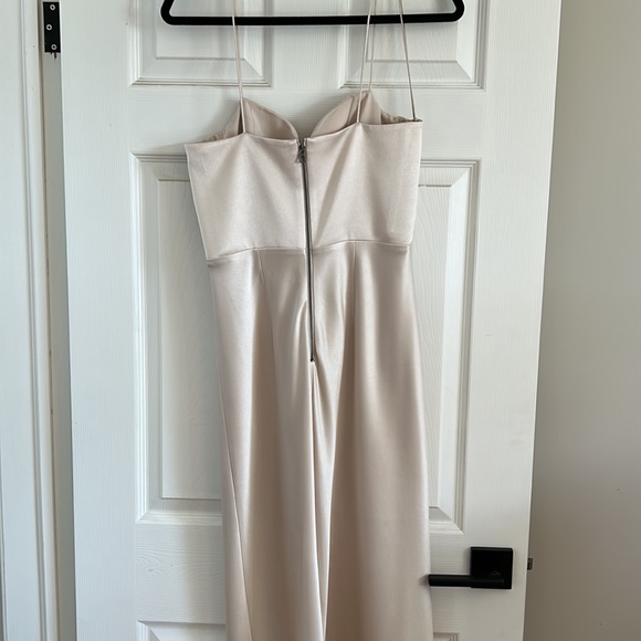 Alice + Olivia Kiyoko Champagne Midi Dress - Picture 7 of 9